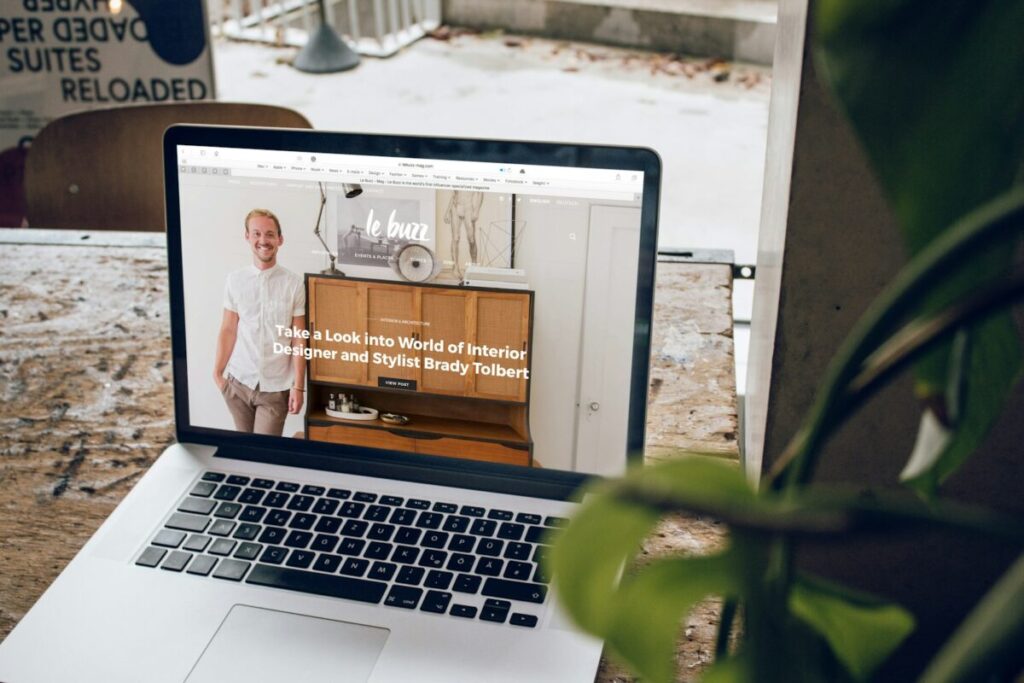 Création site web : agence ou freelance ? Le guide