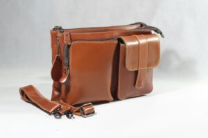 Sac bandoulière femme : bien le choisir et le porter